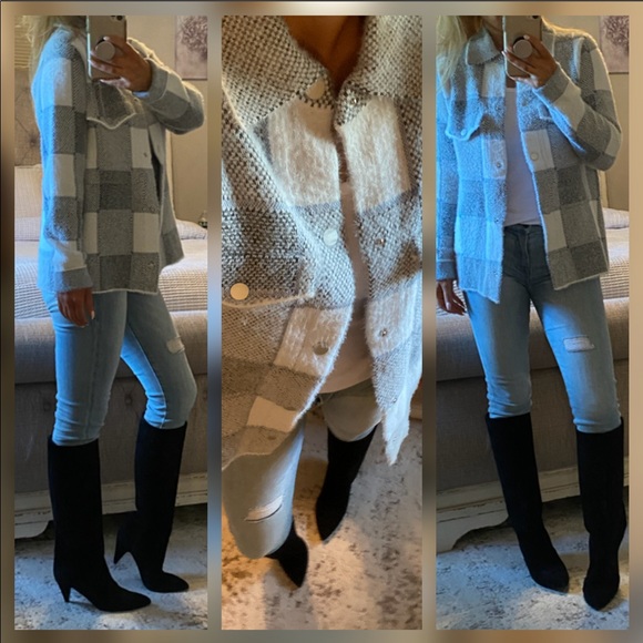 New๐Super soft plaid button shacket - Picture 2 of 7